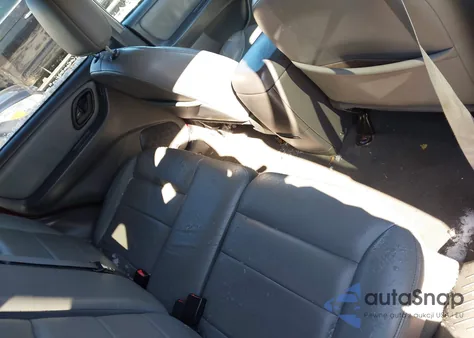 2005 Ford Escape Xlt z USA, uszkodzony, nr VIN 1FMYU93165DA14870